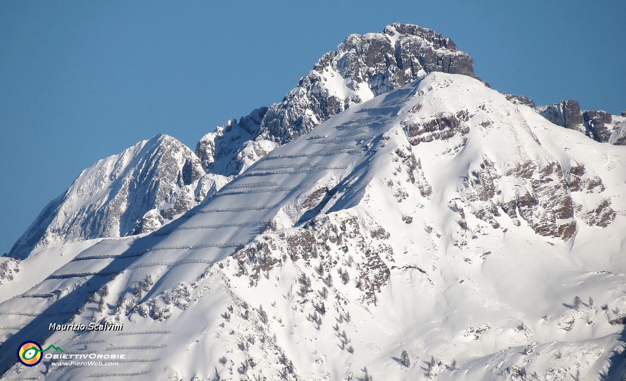 31 Il Pizzo dell'Orto. Alle spalle del Pizzo del Becco ecco apparire il Diavolone..!!.JPG